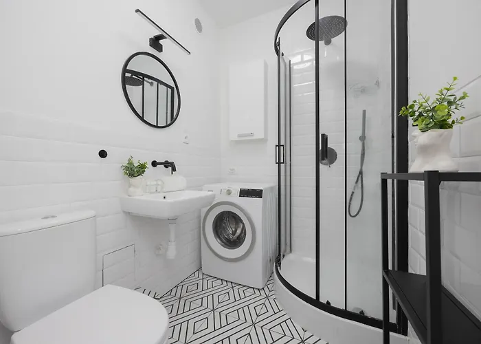 Compact For 2 In With Air Conditioning By Renters وارسو