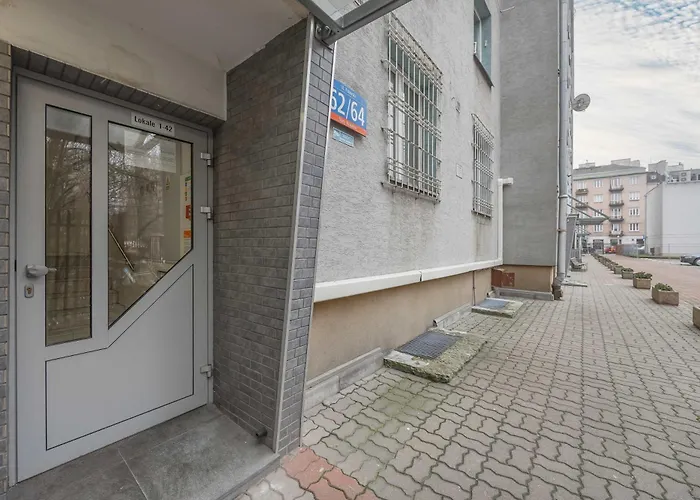 Compact For 2 In With Air Conditioning By Renters * وارسو