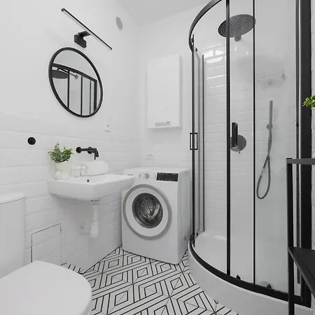 Compact For 2 In With Air Conditioning By Renters Varšava