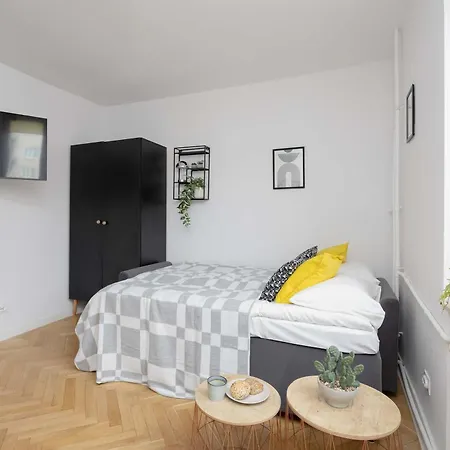 Compact For 2 In With Air Conditioning By Renters Apartmán