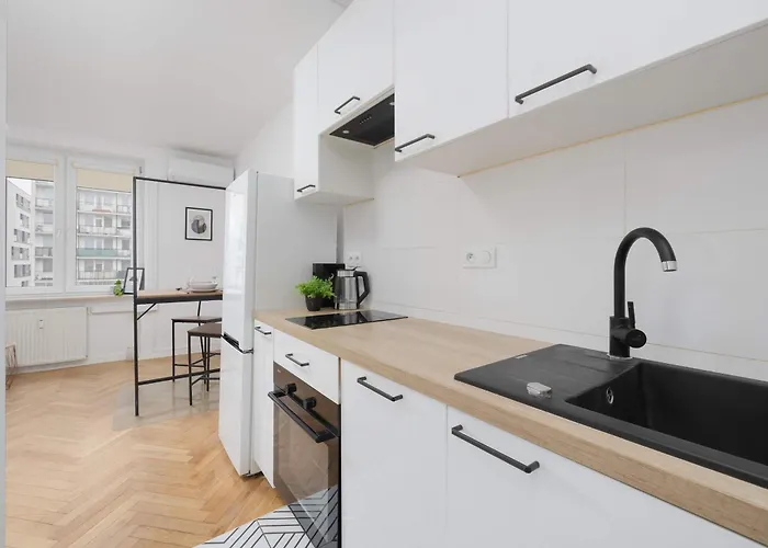 Compact For 2 In With Air Conditioning By Renters * Varšava