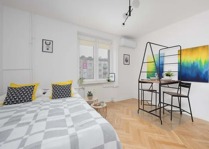 Compact For 2 In With Air Conditioning By Renters Varšava