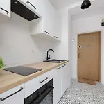 Compact With Air Conditioning In By Renters Appartement *